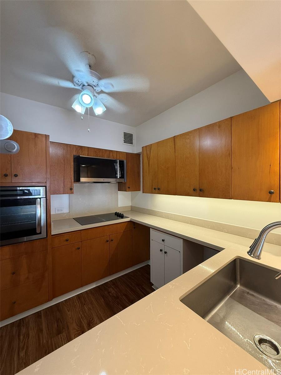1001 Wilder Ave Honolulu - Rental - photo 2 of 17
