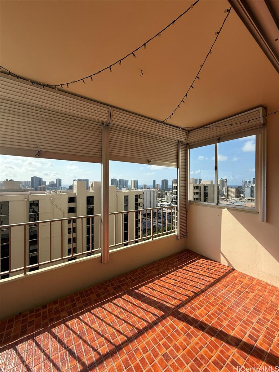 1001 Wilder Ave Honolulu - Rental - photo 12 of 17