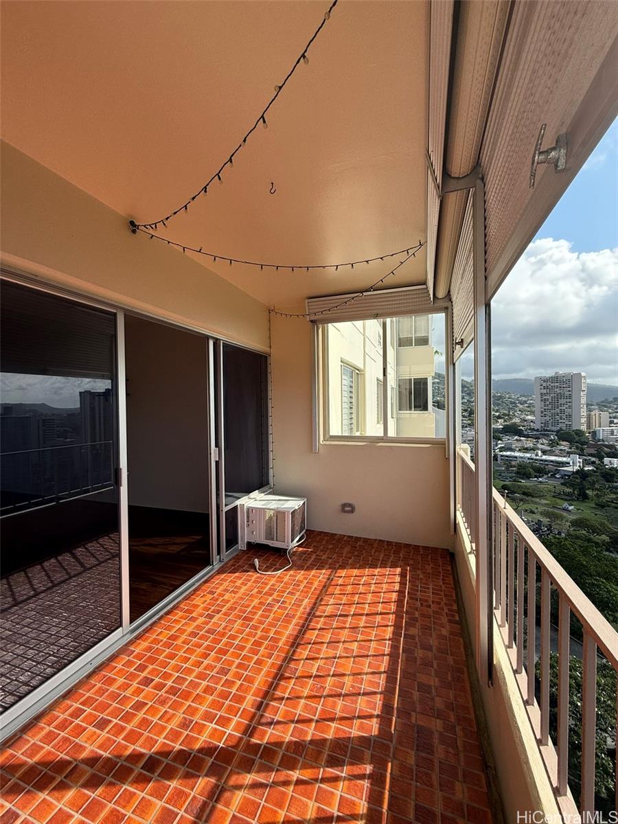 1001 Wilder Ave Honolulu - Rental - photo 13 of 17