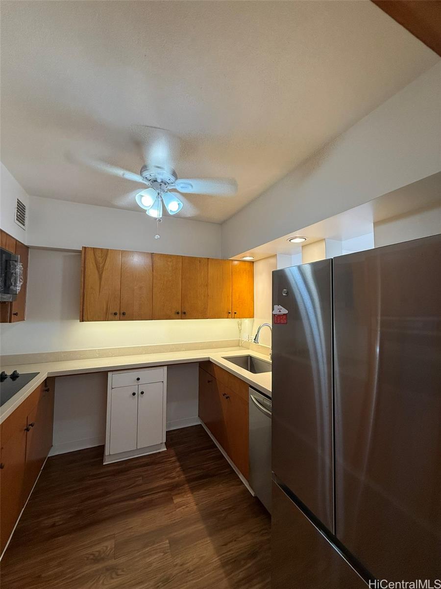1001 Wilder Ave Honolulu - Rental - photo 3 of 17