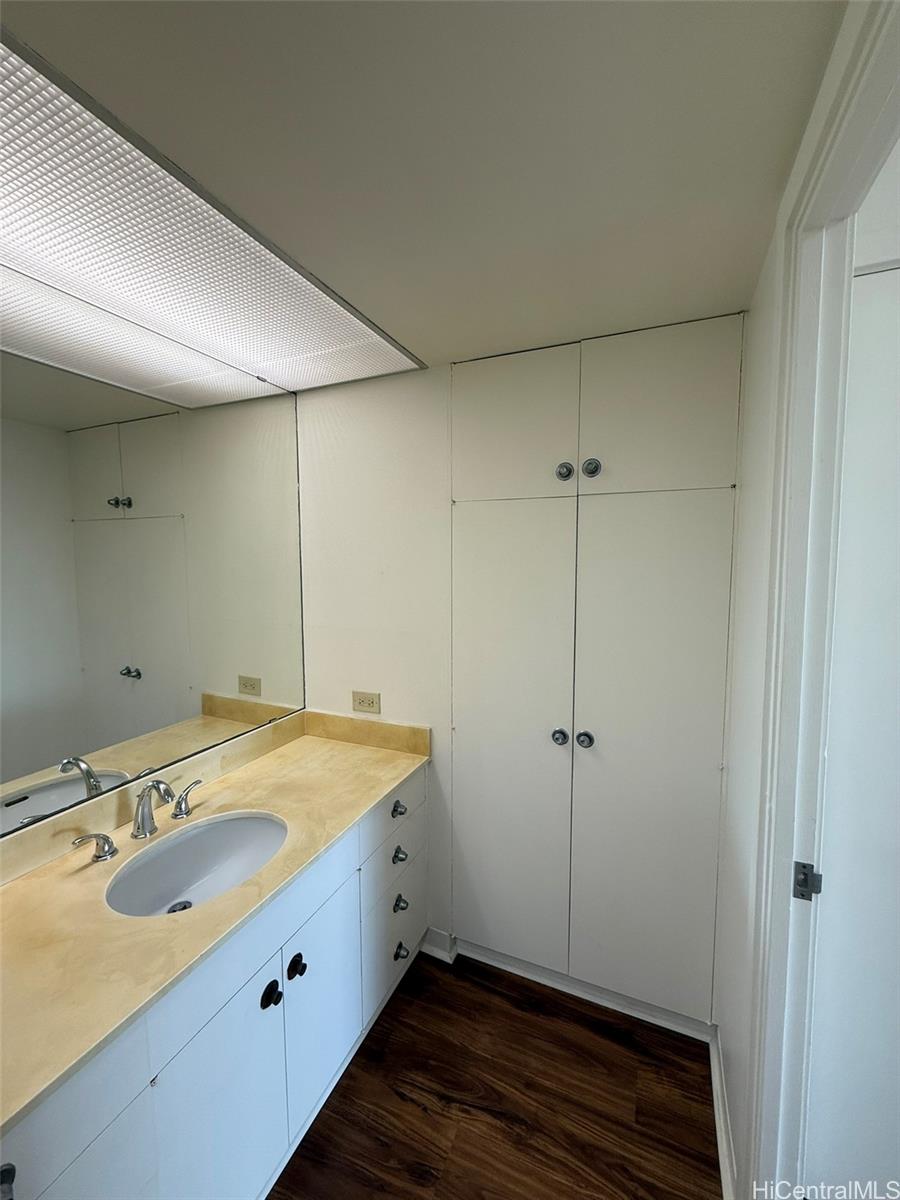 1001 Wilder Ave Honolulu - Rental - photo 9 of 17