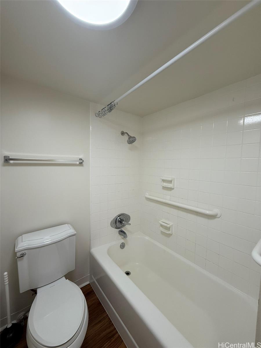 1001 Wilder Ave Honolulu - Rental - photo 10 of 17
