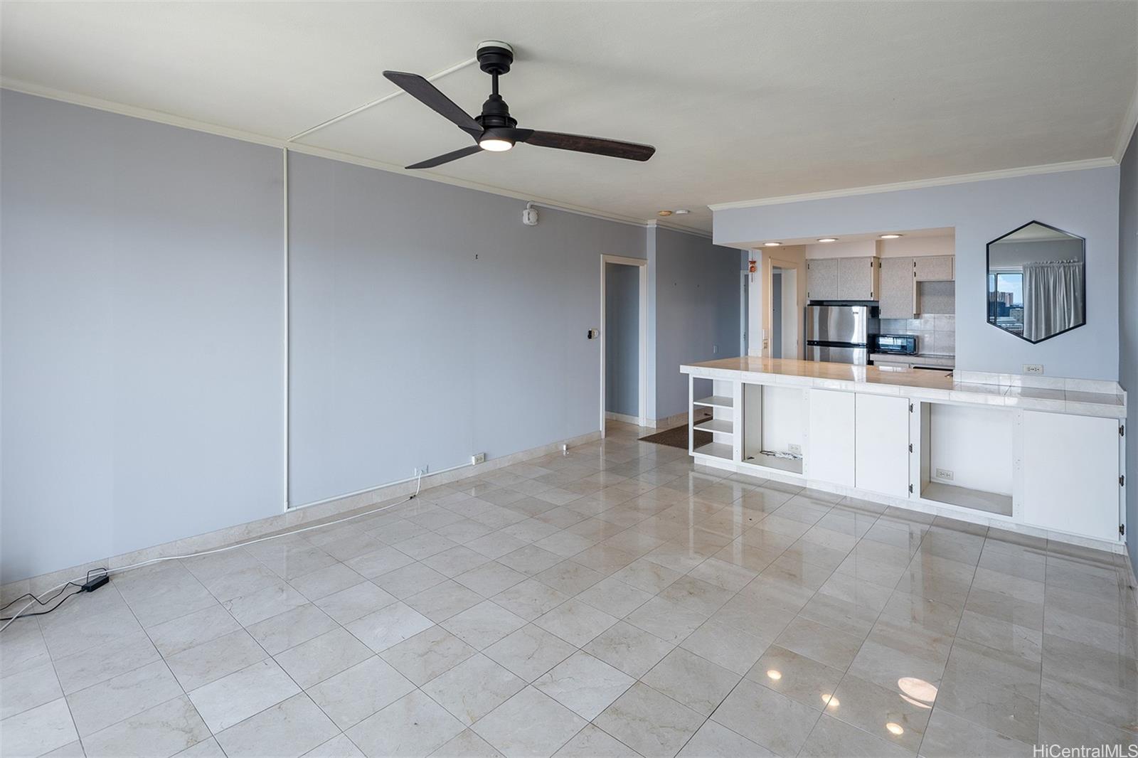 1001 Wilder Ave Honolulu - Rental - photo 3 of 19