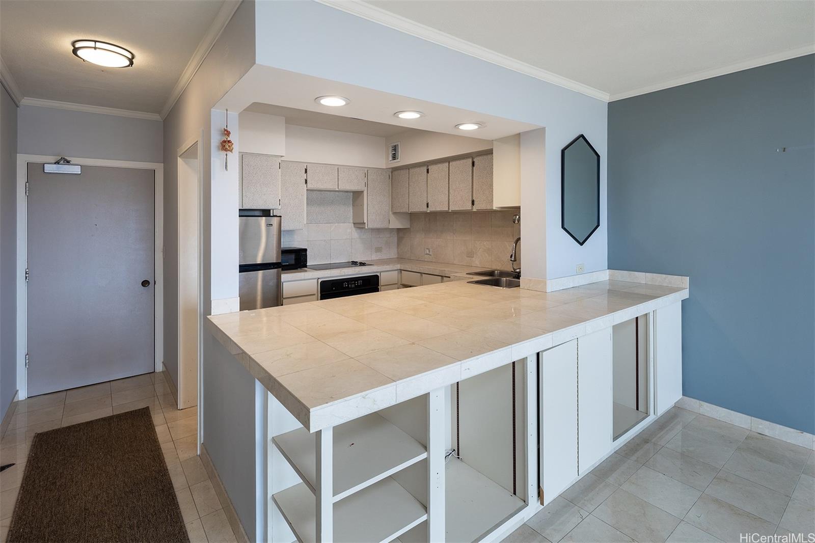 1001 Wilder Ave Honolulu - Rental - photo 4 of 19