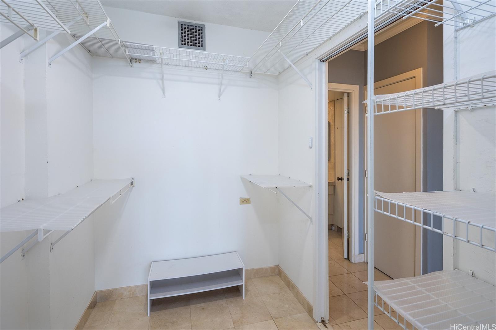 1001 Wilder Ave Honolulu - Rental - photo 8 of 19