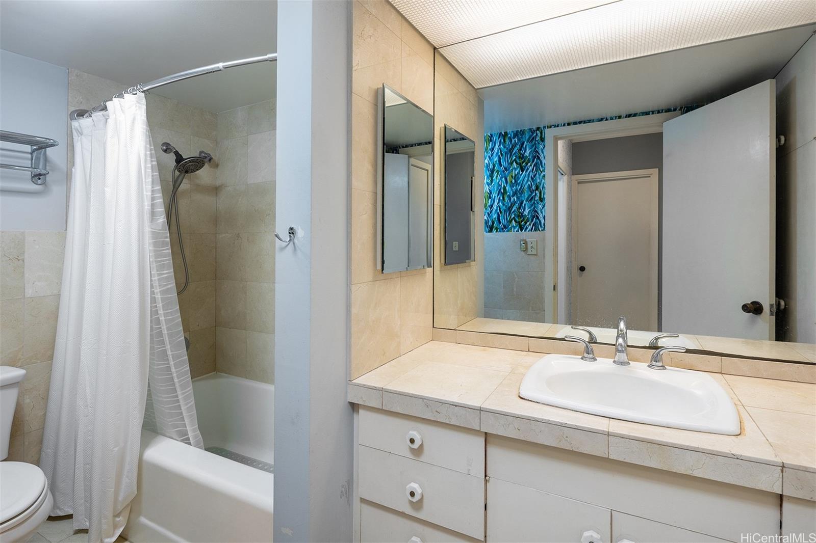 1001 Wilder Ave Honolulu - Rental - photo 9 of 19