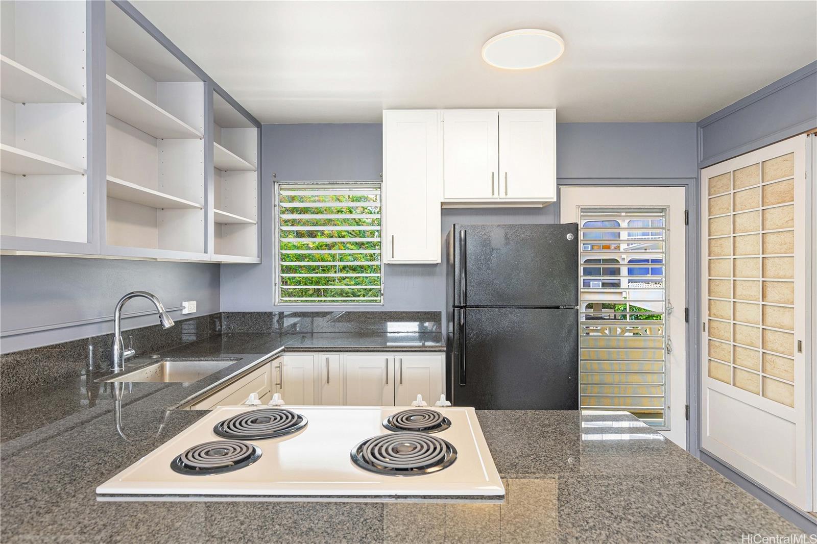 Sea View condo # 14, Honolulu, Hawaii - photo 3 of 23