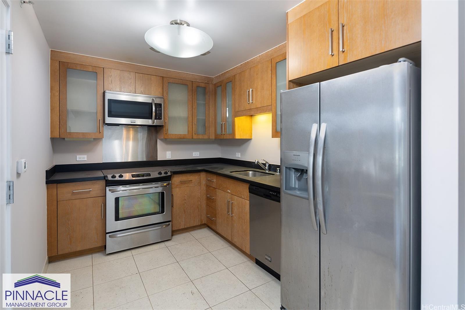 1009 Kapiolani Blvd Honolulu - Rental - photo 5 of 22