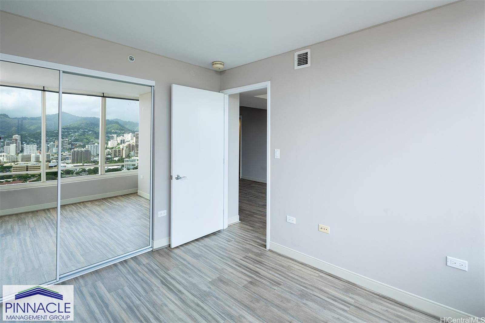 1009 Kapiolani Blvd Honolulu - Rental - photo 6 of 22