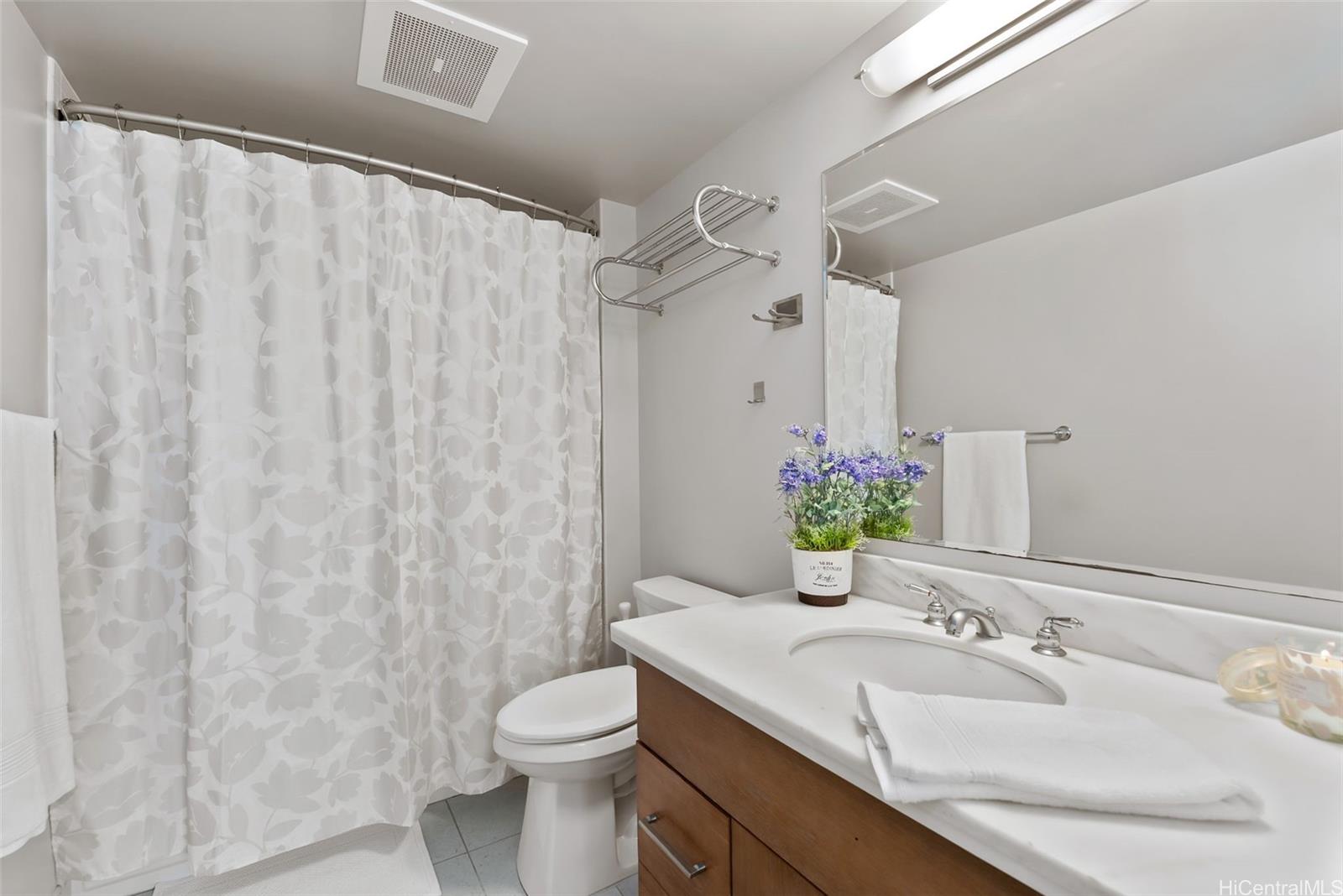 Pacifica Honolulu condo # 3309, Honolulu, Hawaii - photo 17 of 25