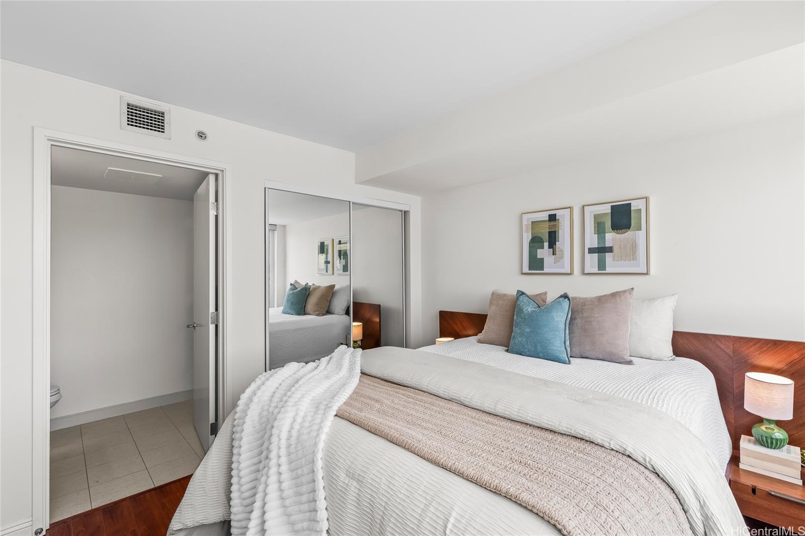 Pacifica Honolulu condo # 3701, Honolulu, Hawaii - photo 12 of 25