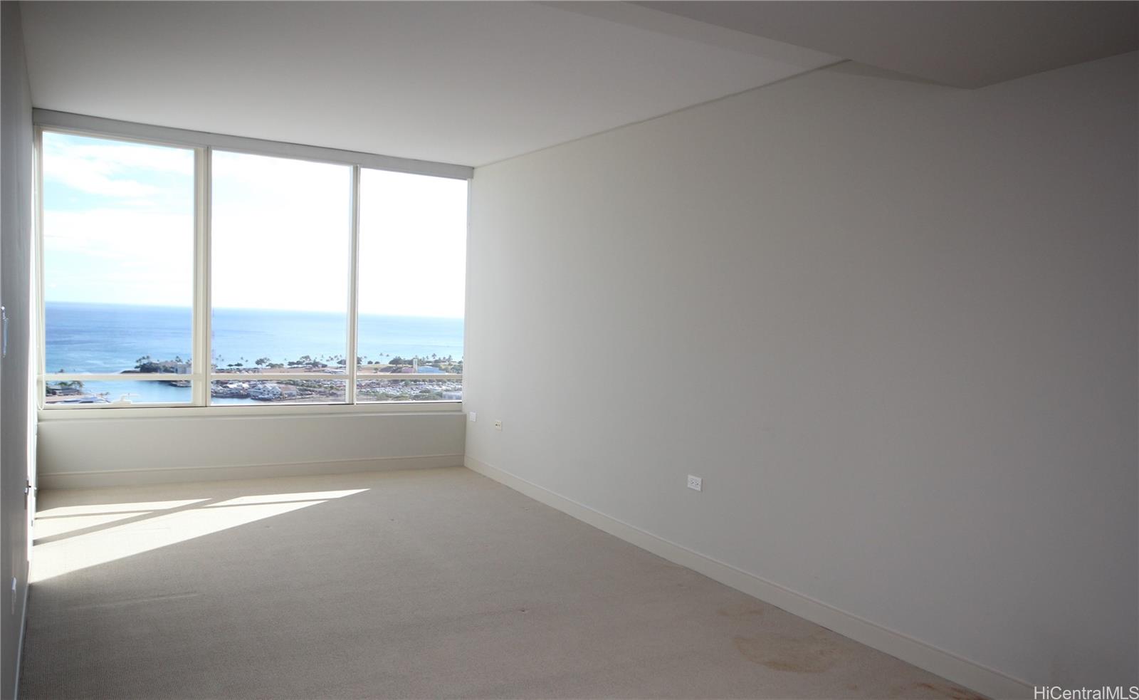 1009 Kapiolani Blvd Honolulu - Rental - photo 3 of 14