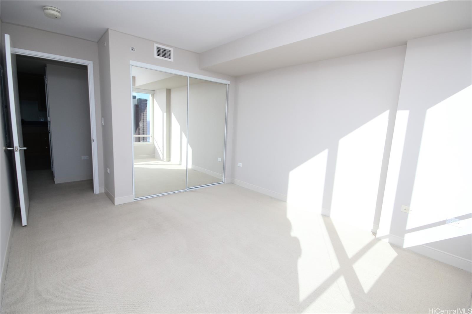 1009 Kapiolani Blvd Honolulu - Rental - photo 6 of 14