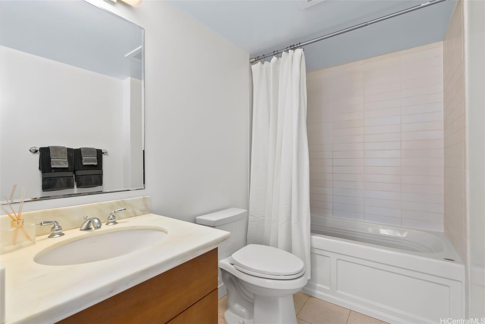 Pacifica Honolulu condo # 3708, Honolulu, Hawaii - photo 12 of 25