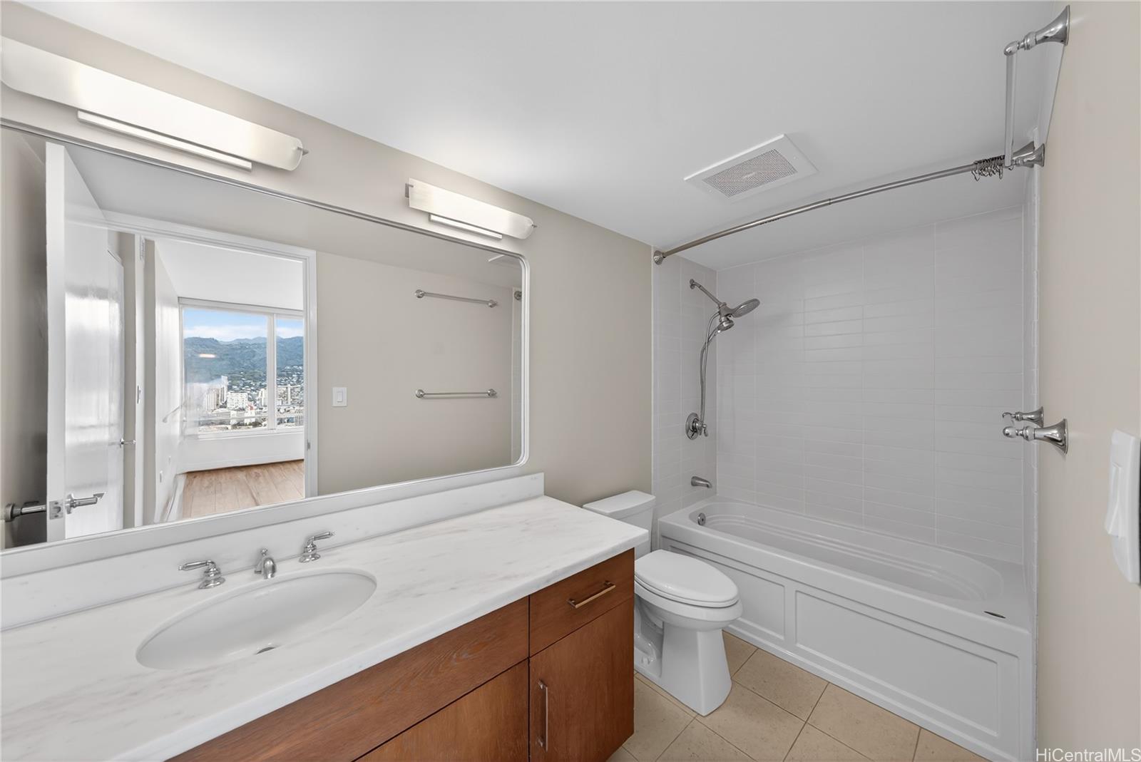 Pacifica Honolulu condo # 4211, Honolulu, Hawaii - photo 9 of 24