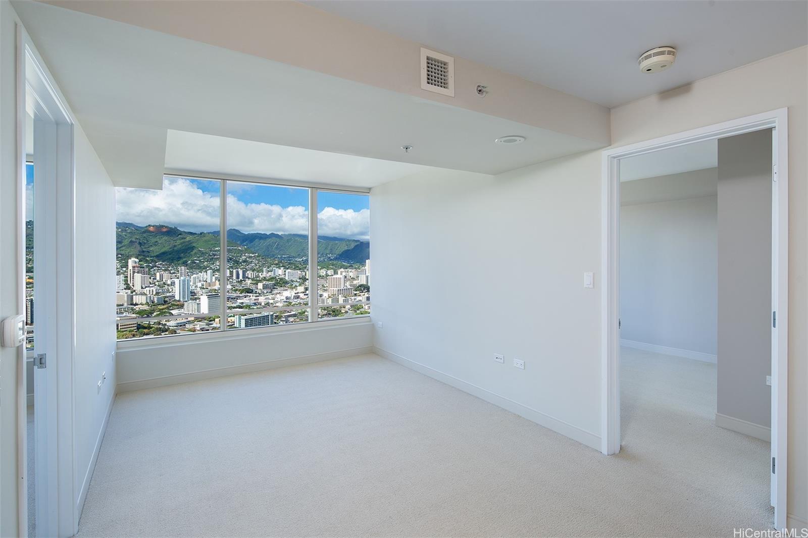 1009 Kapiolani Blvd Honolulu - Rental - photo 2 of 19