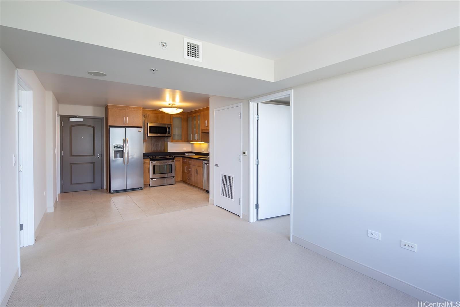 1009 Kapiolani Blvd Honolulu - Rental - photo 3 of 19