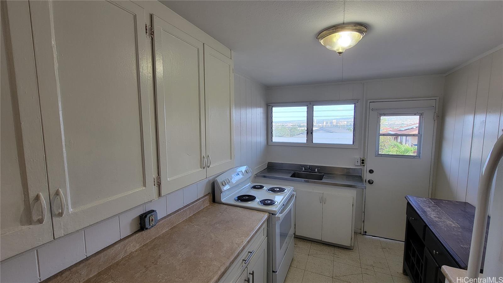 1009 Maluna St Honolulu - Rental - photo 2 of 11
