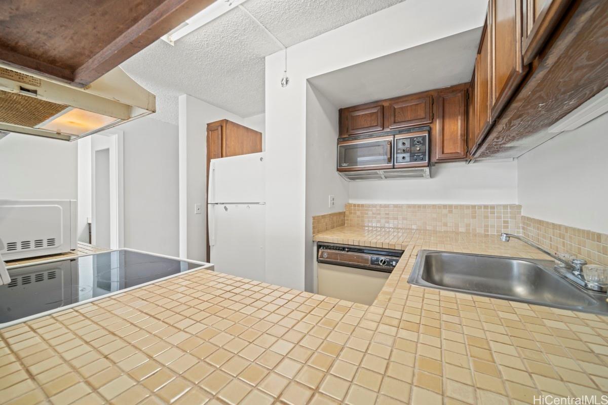 Hilo Lagoon Centre condo # 521, Hilo, Hawaii - photo 10 of 24