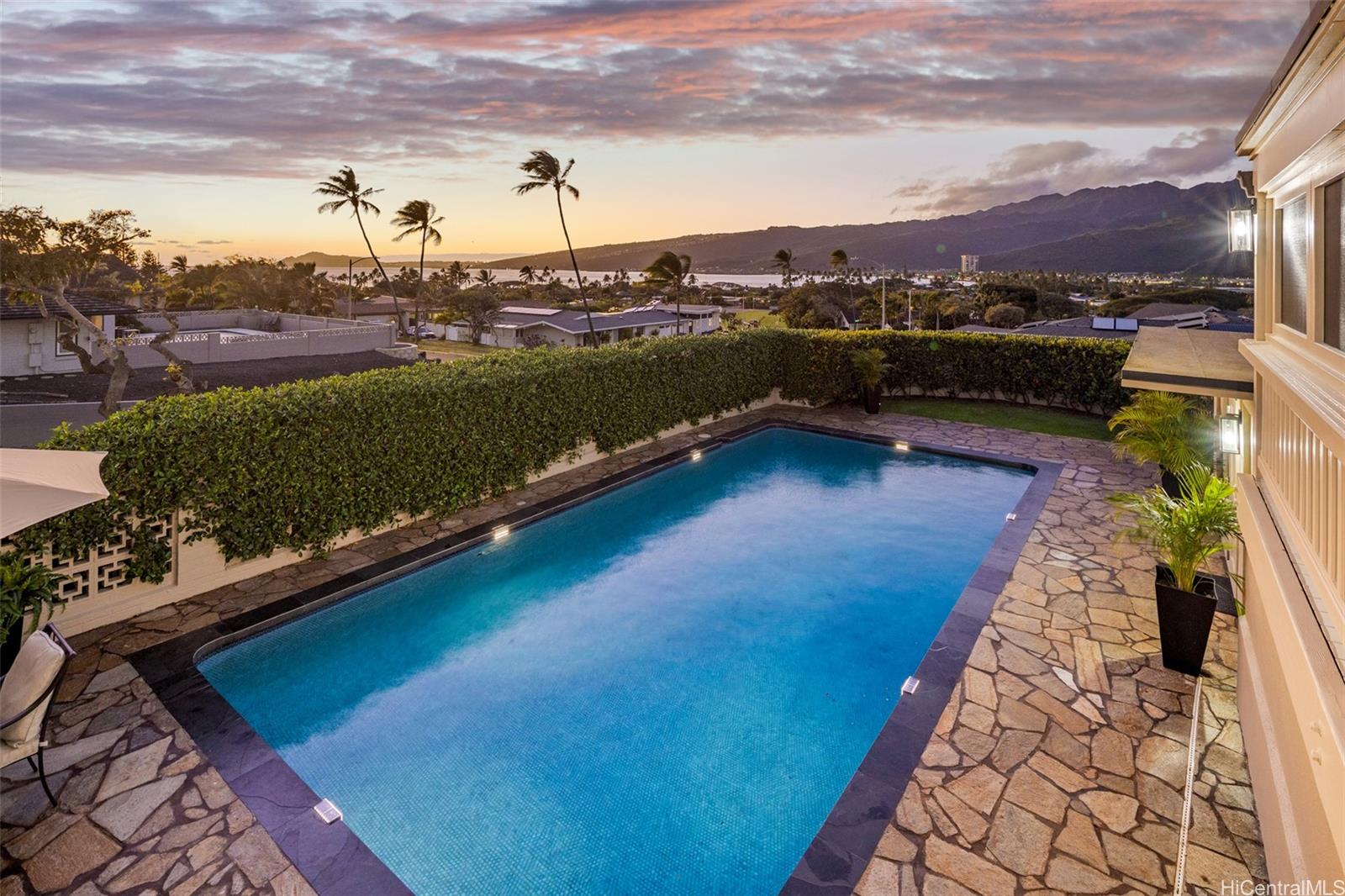 101  Nawiliwili Street Triangle, Hawaii Kai home - photo 16 of 24