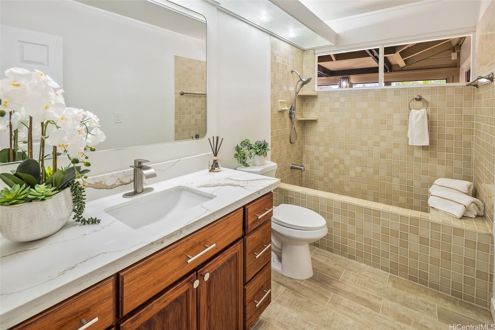 101  Nawiliwili Street Triangle, Hawaii Kai home - photo 22 of 24