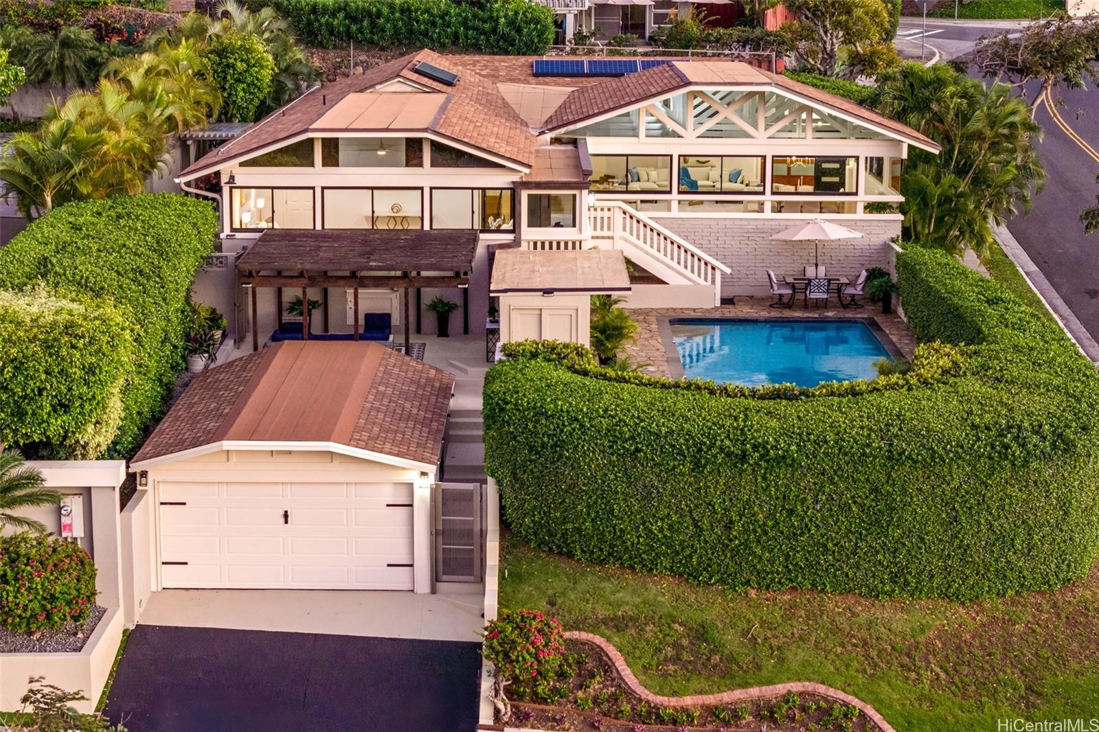 101  Nawiliwili Street Triangle, Hawaii Kai home - photo 4 of 24