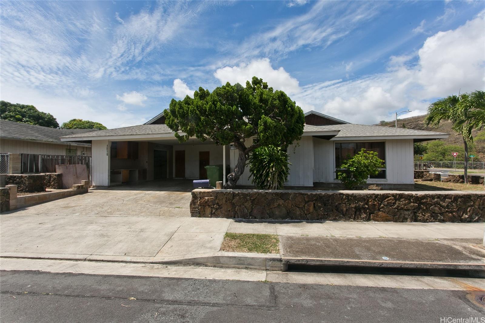 1010  Ala Kapua Street Salt Lake, Honolulu home - photo 2 of 19