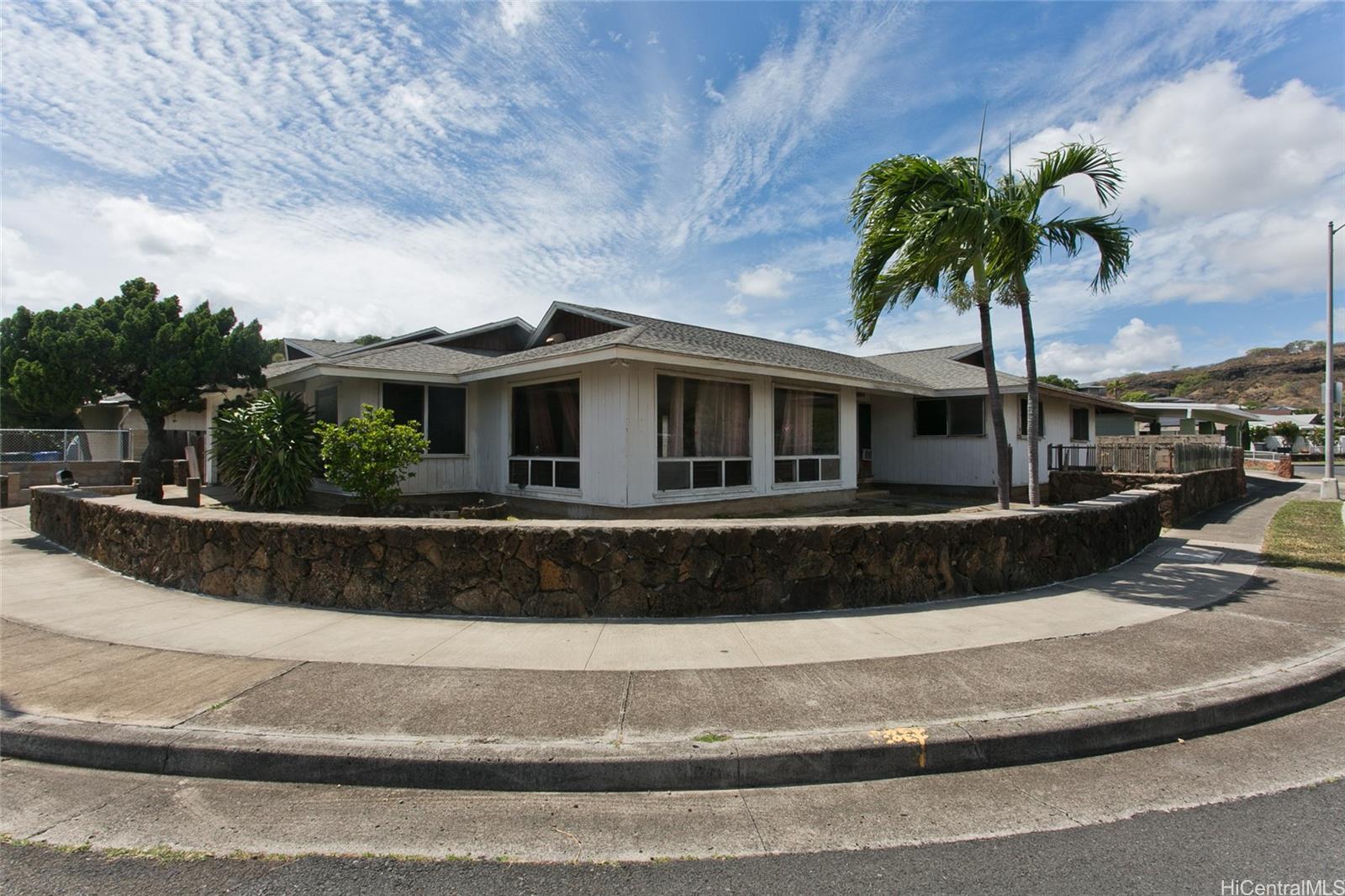 1010  Ala Kapua Street Salt Lake, Honolulu home - photo 3 of 19