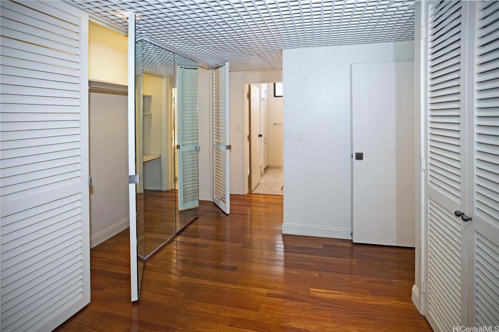 1010 Wilder condo # 803, Honolulu, Hawaii - photo 12 of 25