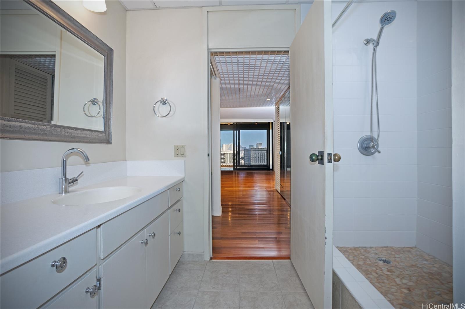 1010 Wilder condo # 803, Honolulu, Hawaii - photo 13 of 25