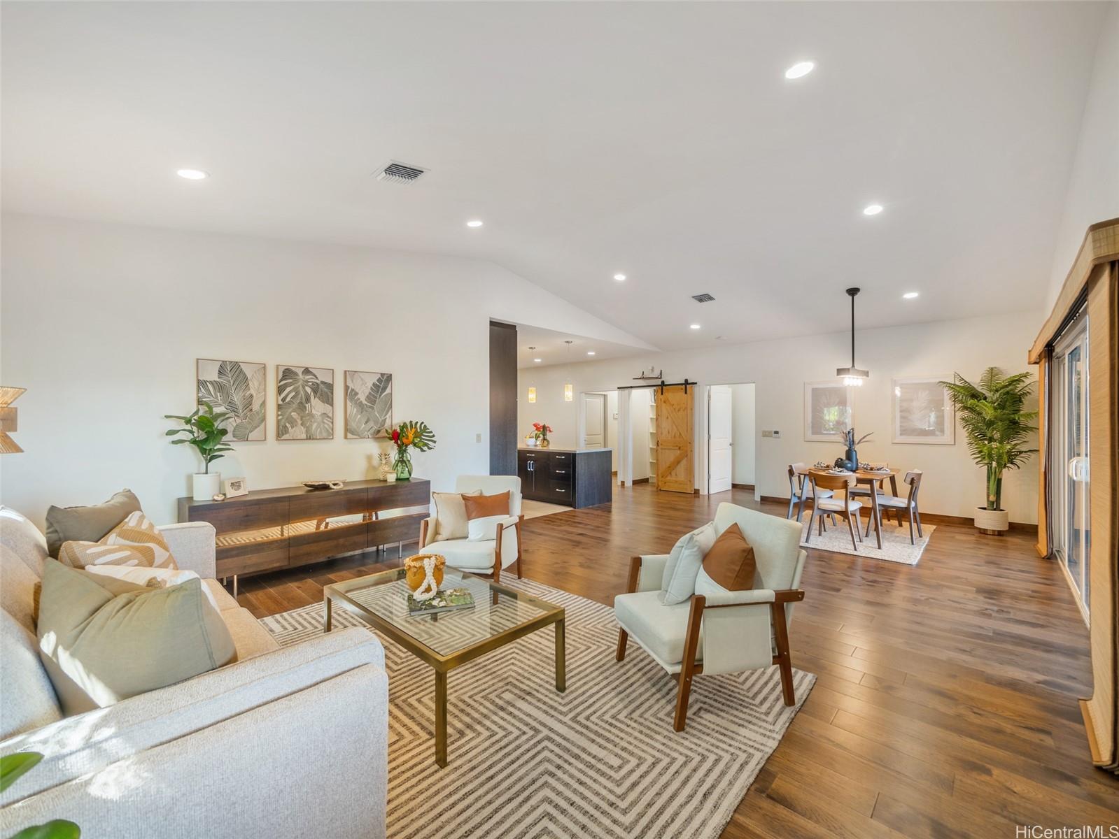 1011  Koae Street Kahala Area, Diamond Head home - photo 2 of 25