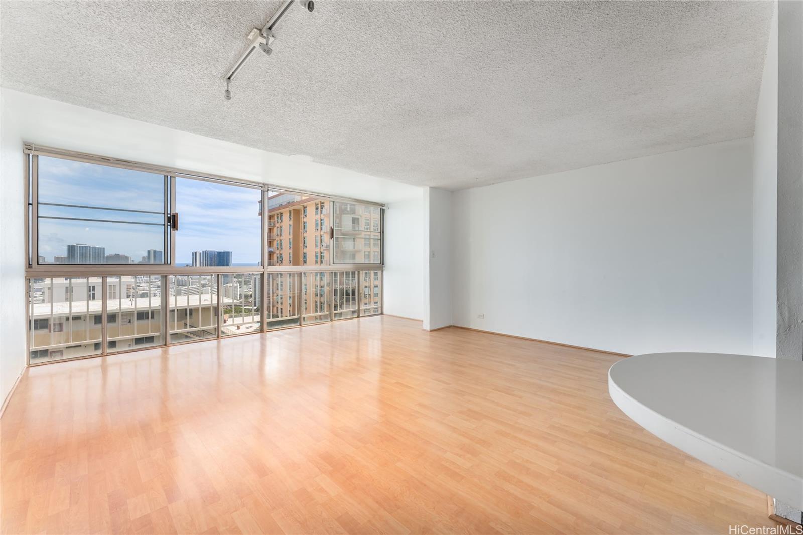 1011 Prospect condo # 813, Honolulu, Hawaii - photo 3 of 25