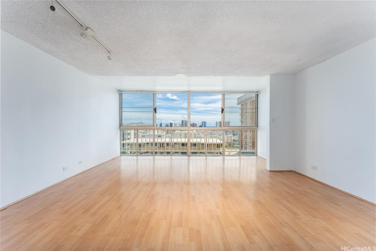 1011 Prospect condo # 813, Honolulu, Hawaii - photo 4 of 25