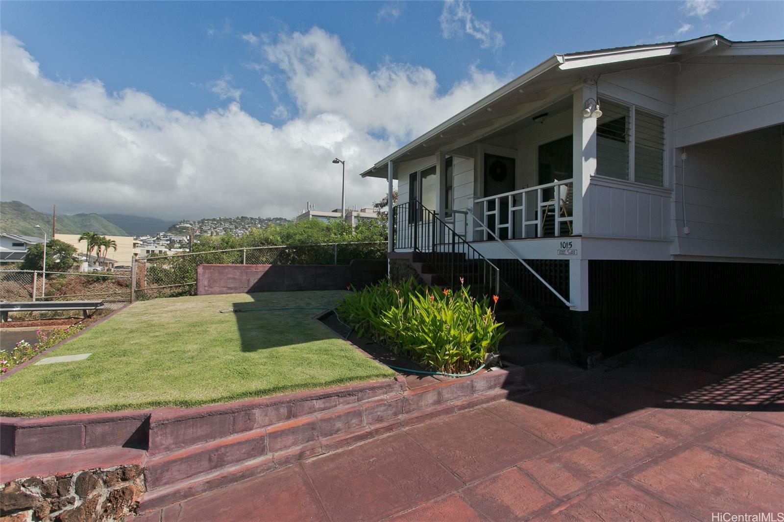 1015  12th Ave Kaimuki, Diamond Head home - photo 2 of 23