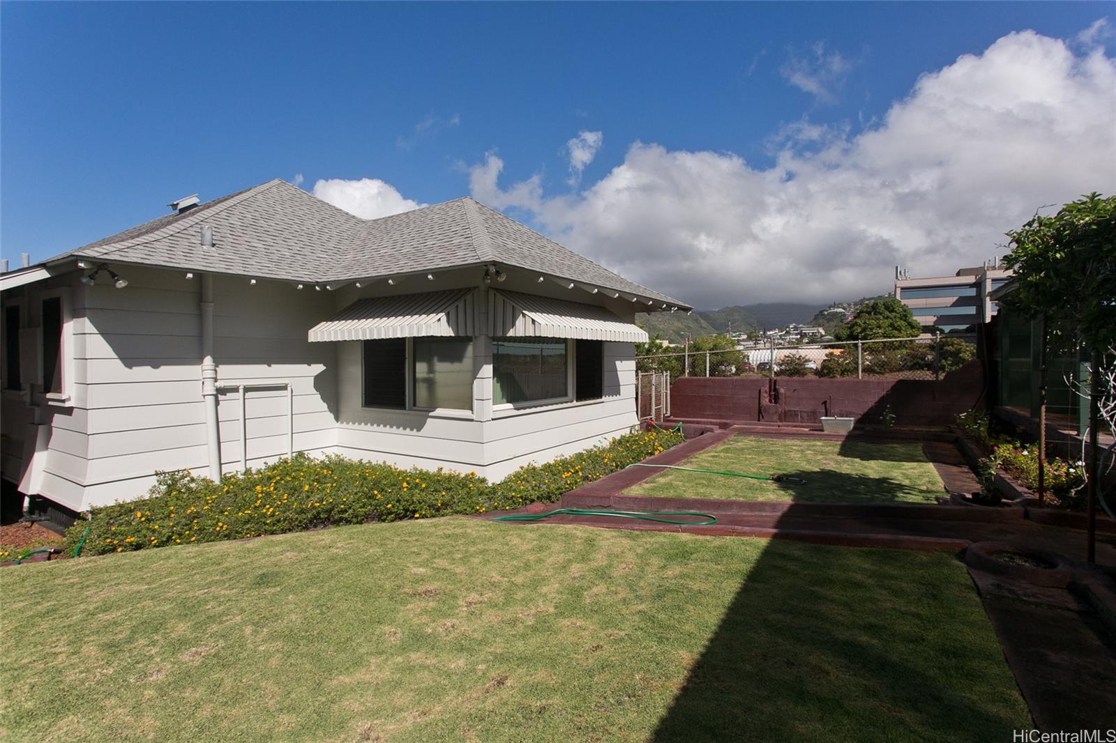 1015  12th Ave Kaimuki, Diamond Head home - photo 17 of 23