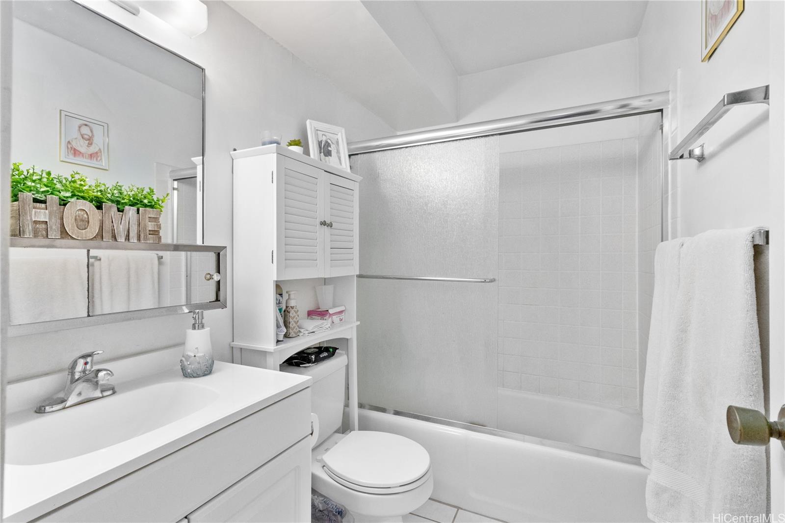 Vista Del Mar condo # 802, Honolulu, Hawaii - photo 8 of 13