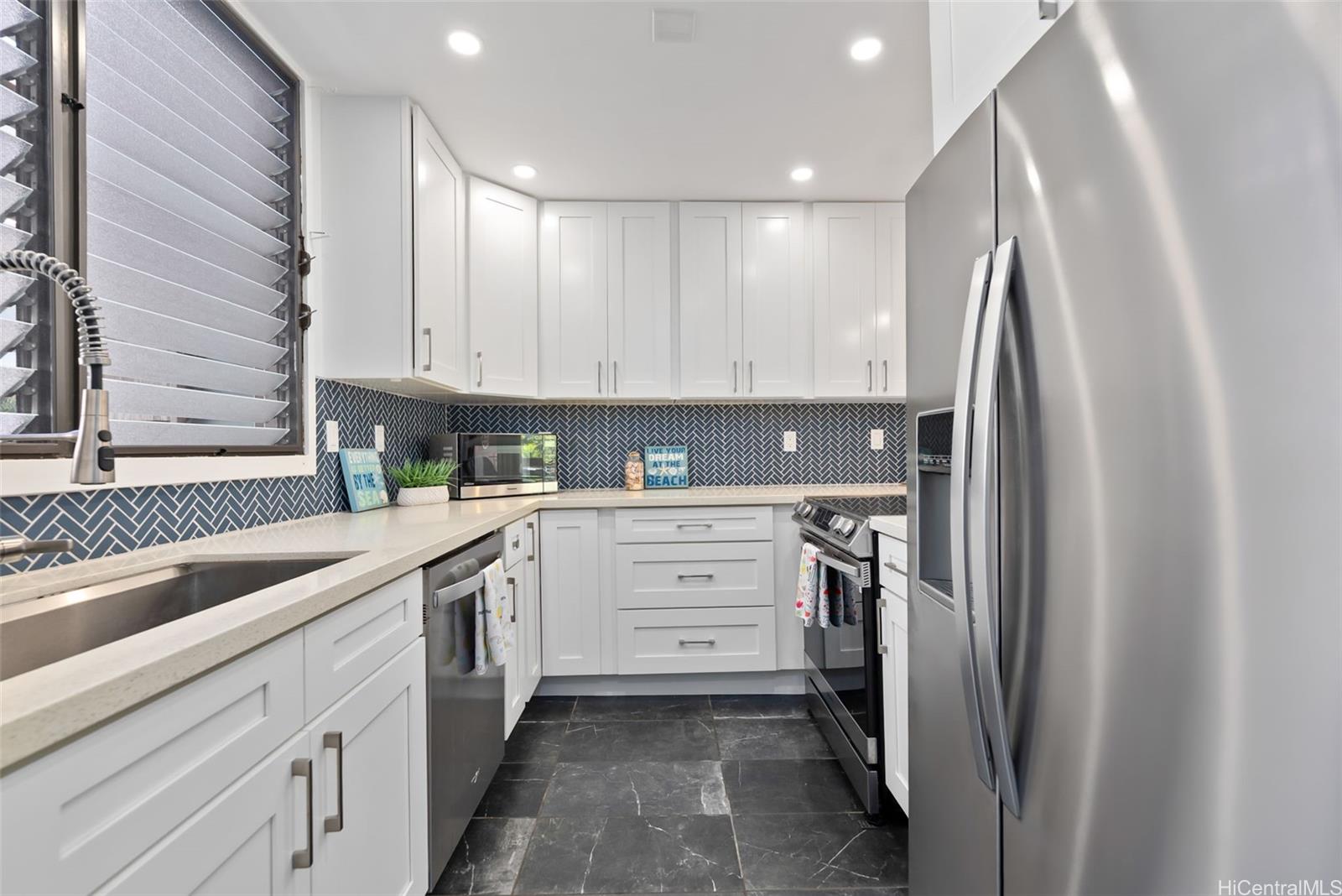 Poinciana Manor condo # 243, Kailua, Hawaii - photo 7 of 25