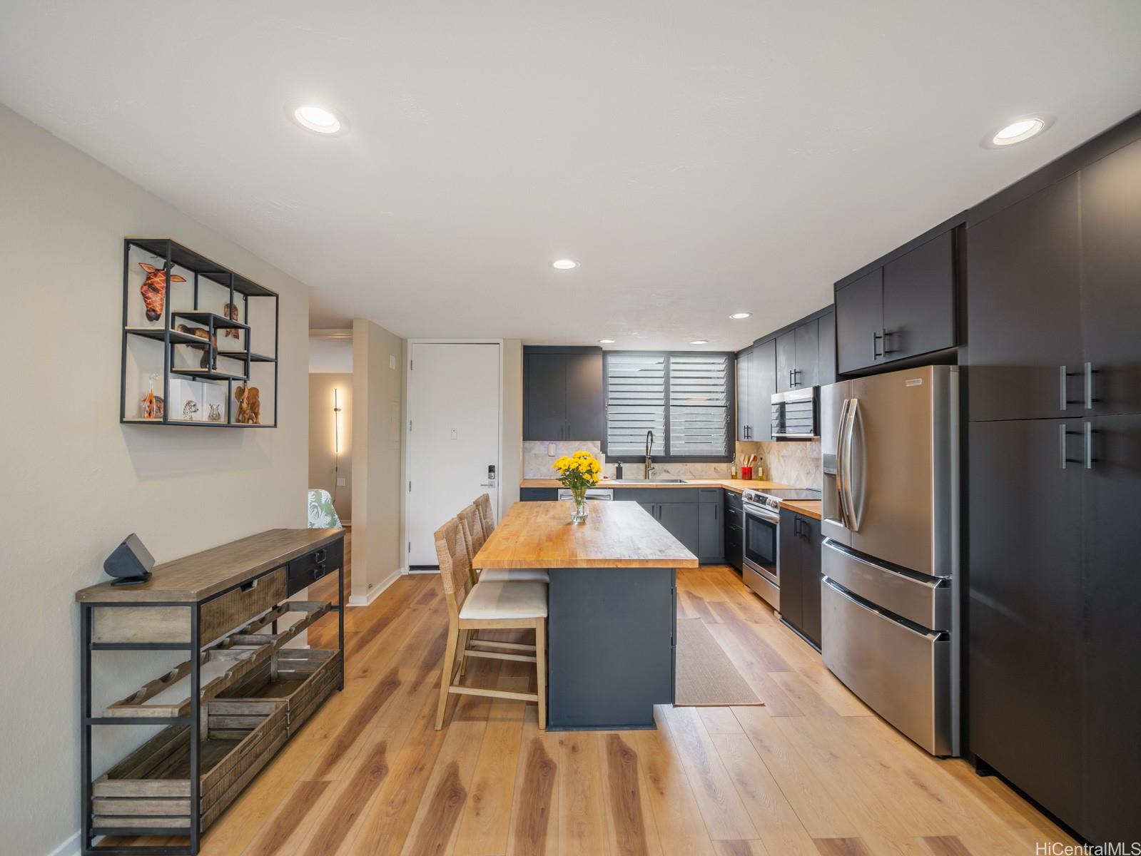 Poinciana Manor condo # 411, Kailua, Hawaii - photo 2 of 20