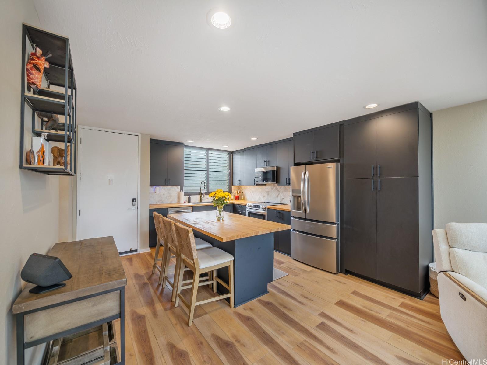 Poinciana Manor condo # 411, Kailua, Hawaii - photo 3 of 20