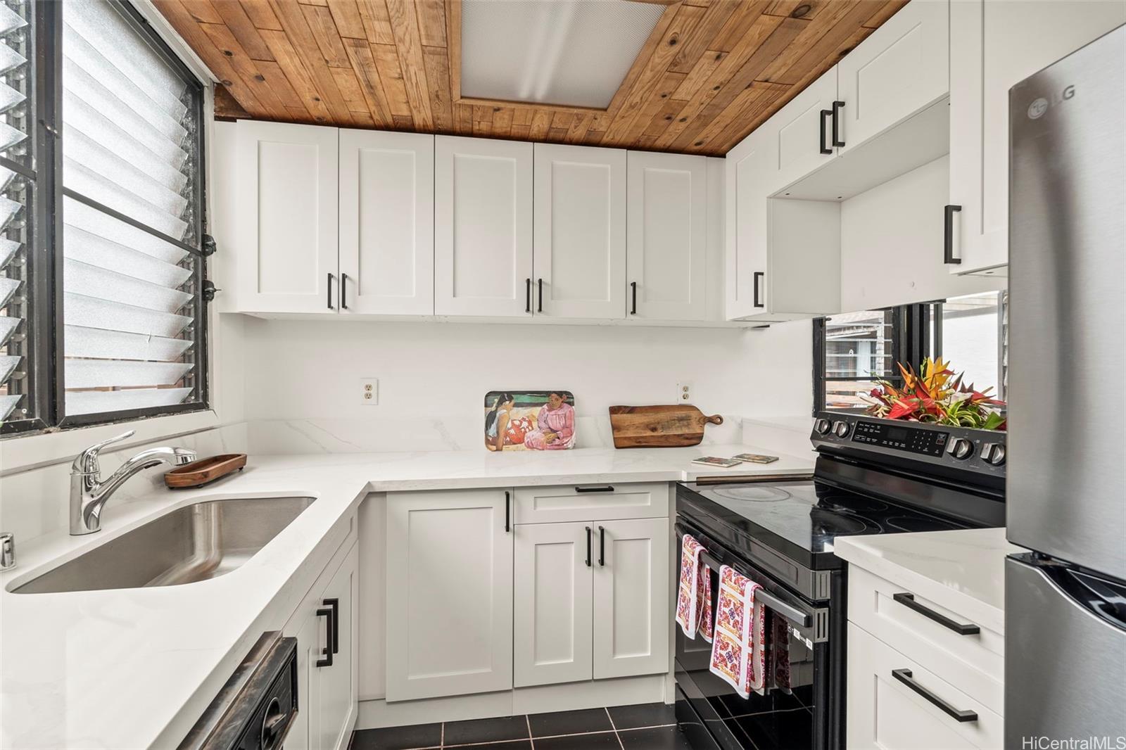 Poinciana Manor condo # 437, Kailua, Hawaii - photo 2 of 23