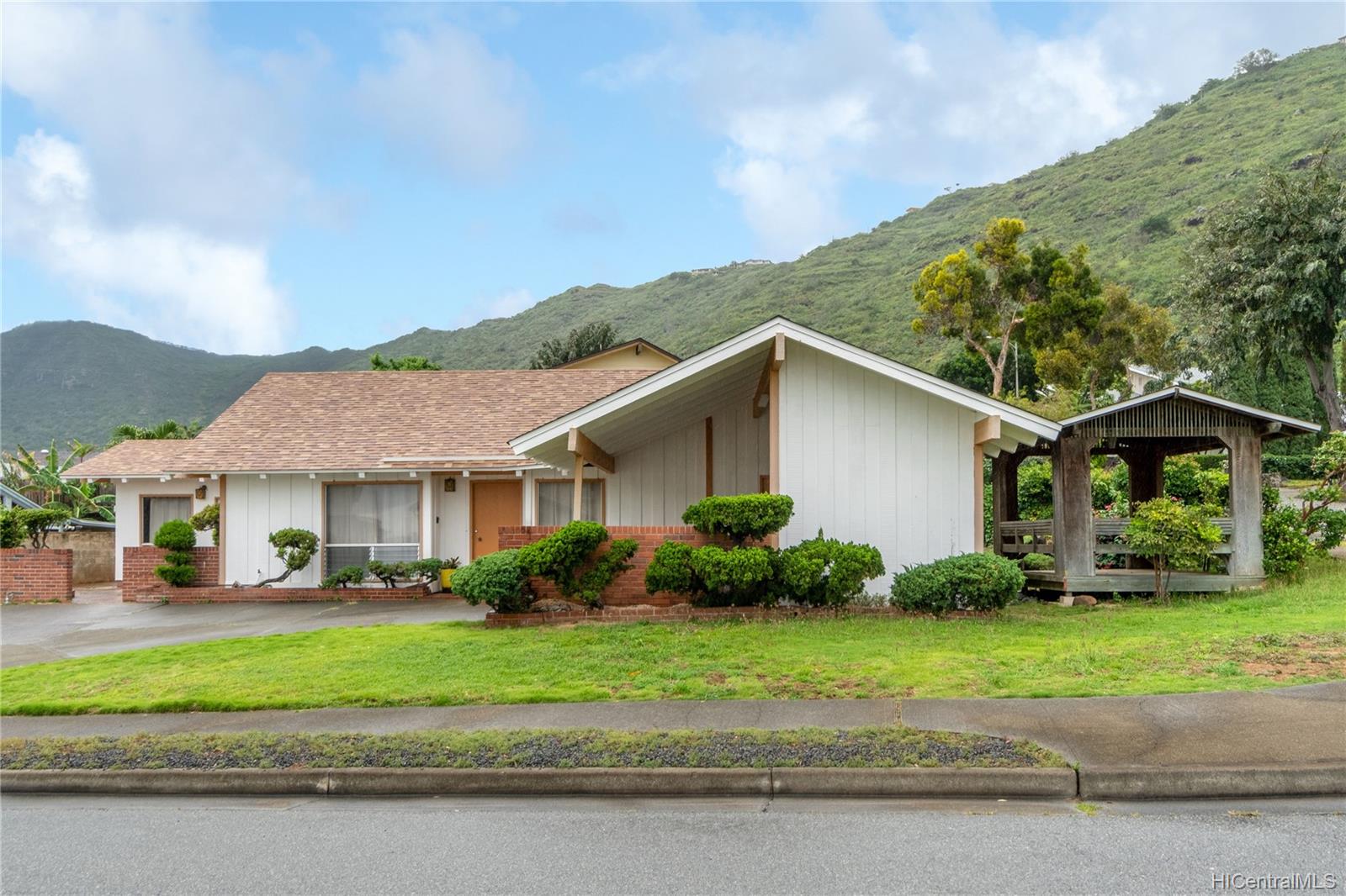 1015  Wainiha Street Mariners Valley, Hawaii Kai home - photo 18 of 20