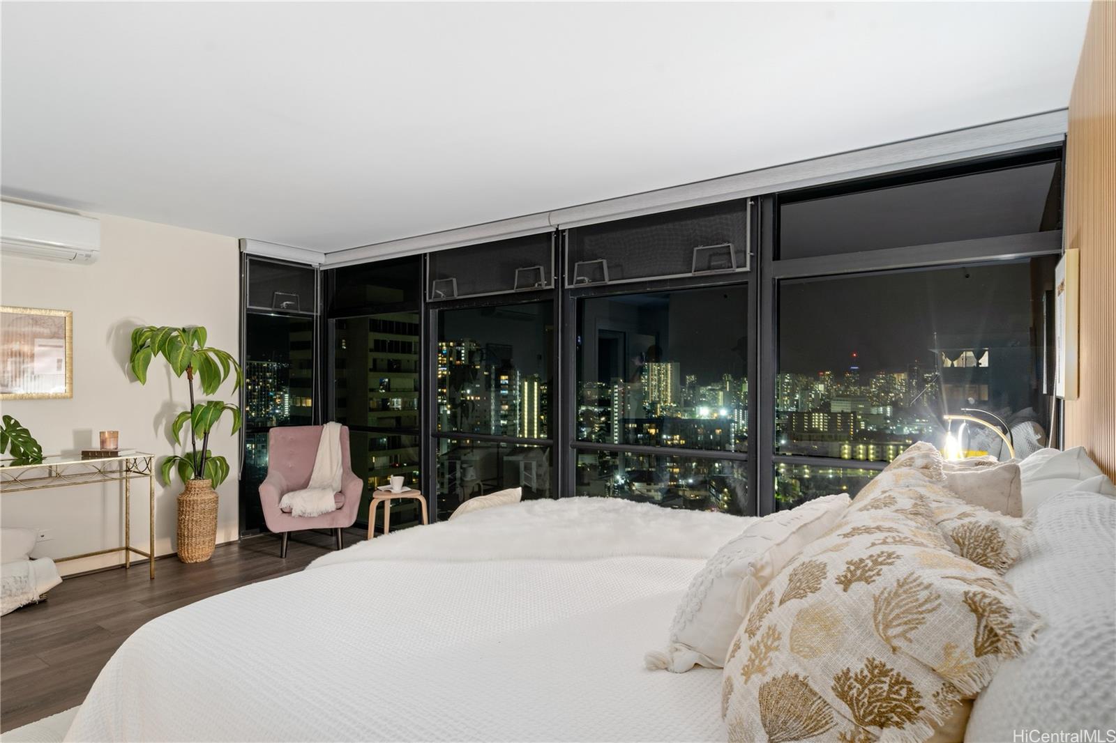 1015 Wilder condo # 804, Honolulu, Hawaii - photo 13 of 25