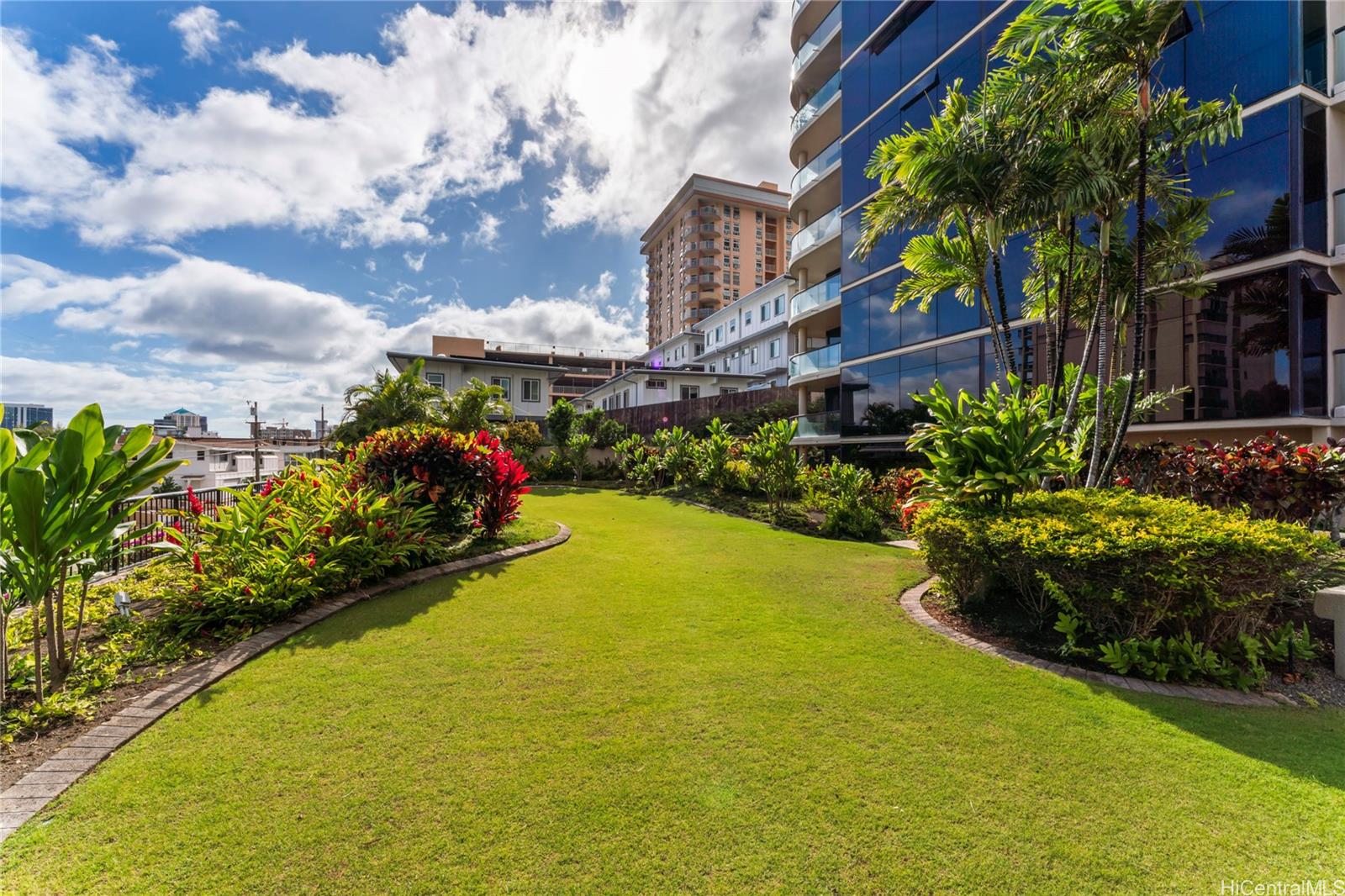 1015 Wilder condo # 903, Honolulu, Hawaii - photo 21 of 25