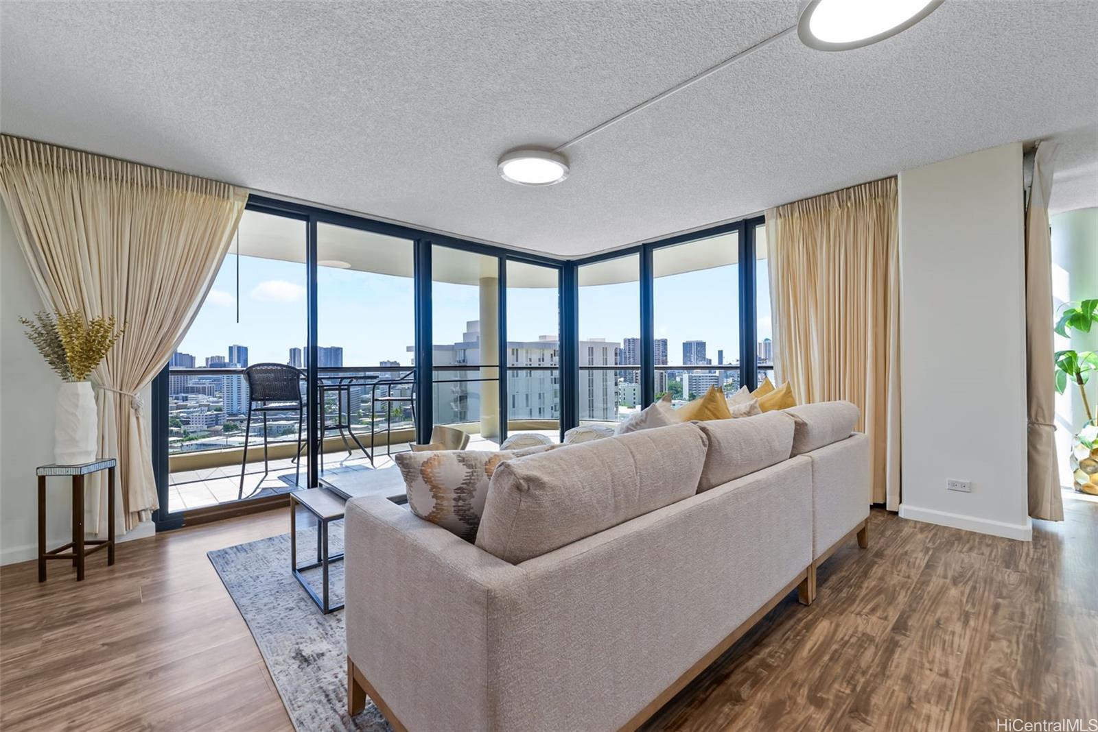 1015 Wilder condo # 903, Honolulu, Hawaii - photo 2 of 25