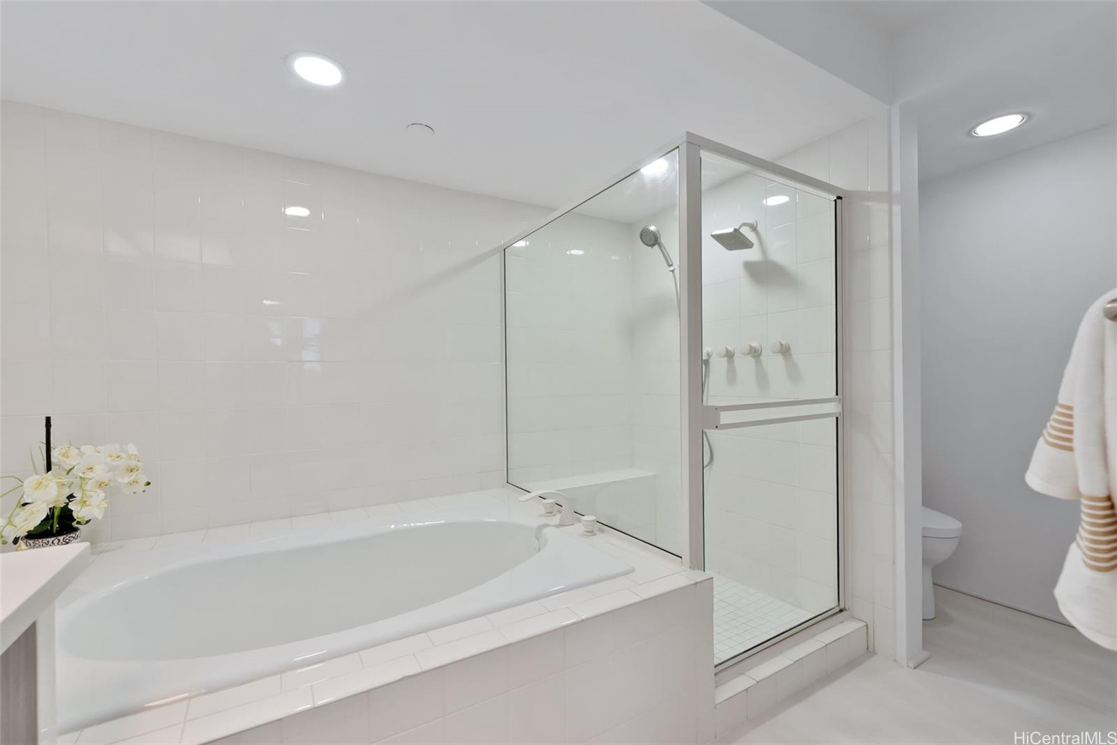 1015 Wilder condo # 903, Honolulu, Hawaii - photo 12 of 25