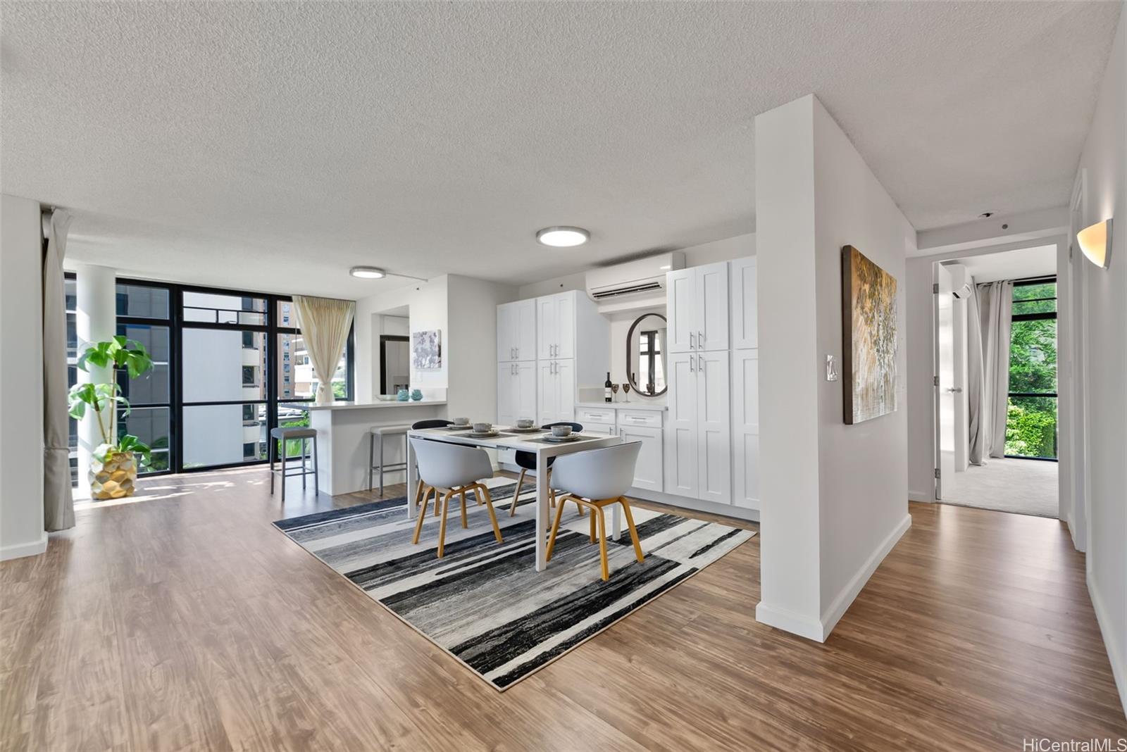 1015 Wilder condo # 903, Honolulu, Hawaii - photo 4 of 25