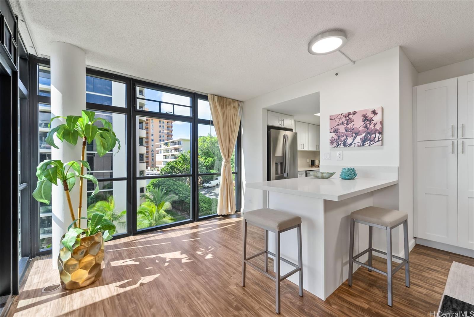 1015 Wilder condo # 903, Honolulu, Hawaii - photo 6 of 25