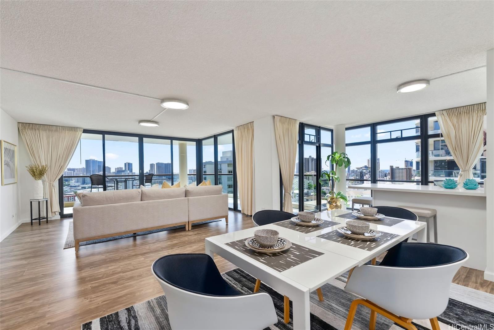 1015 Wilder condo # 903, Honolulu, Hawaii - photo 5 of 25