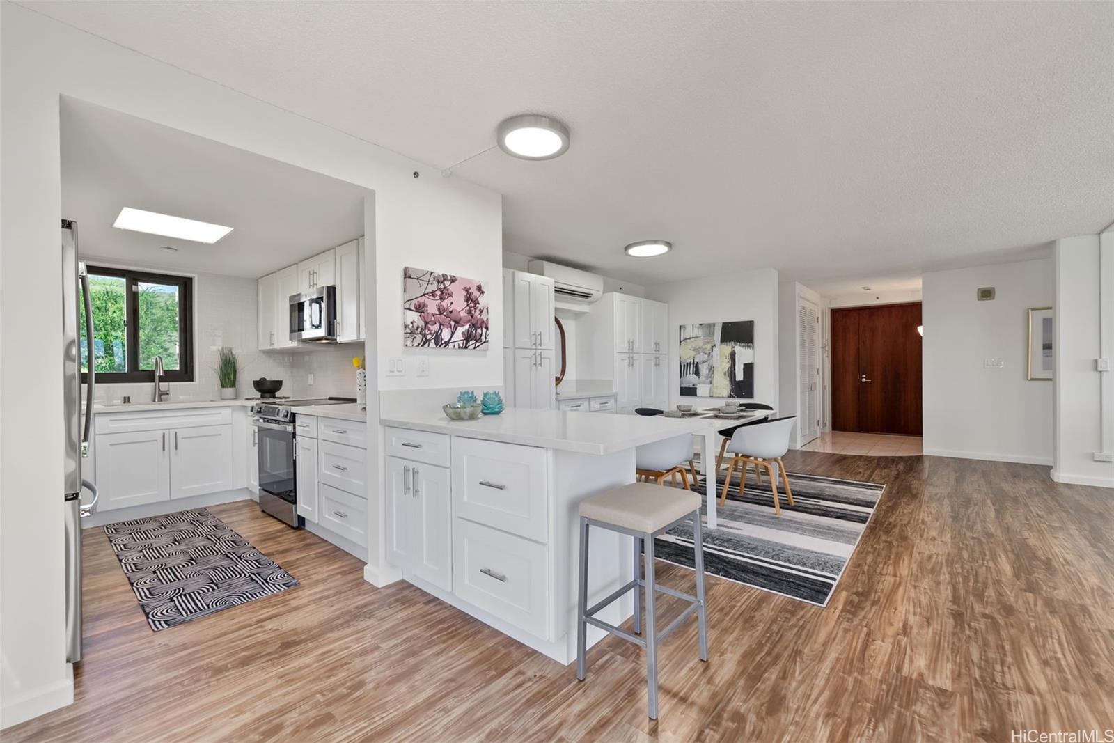 1015 Wilder condo # 903, Honolulu, Hawaii - photo 7 of 25