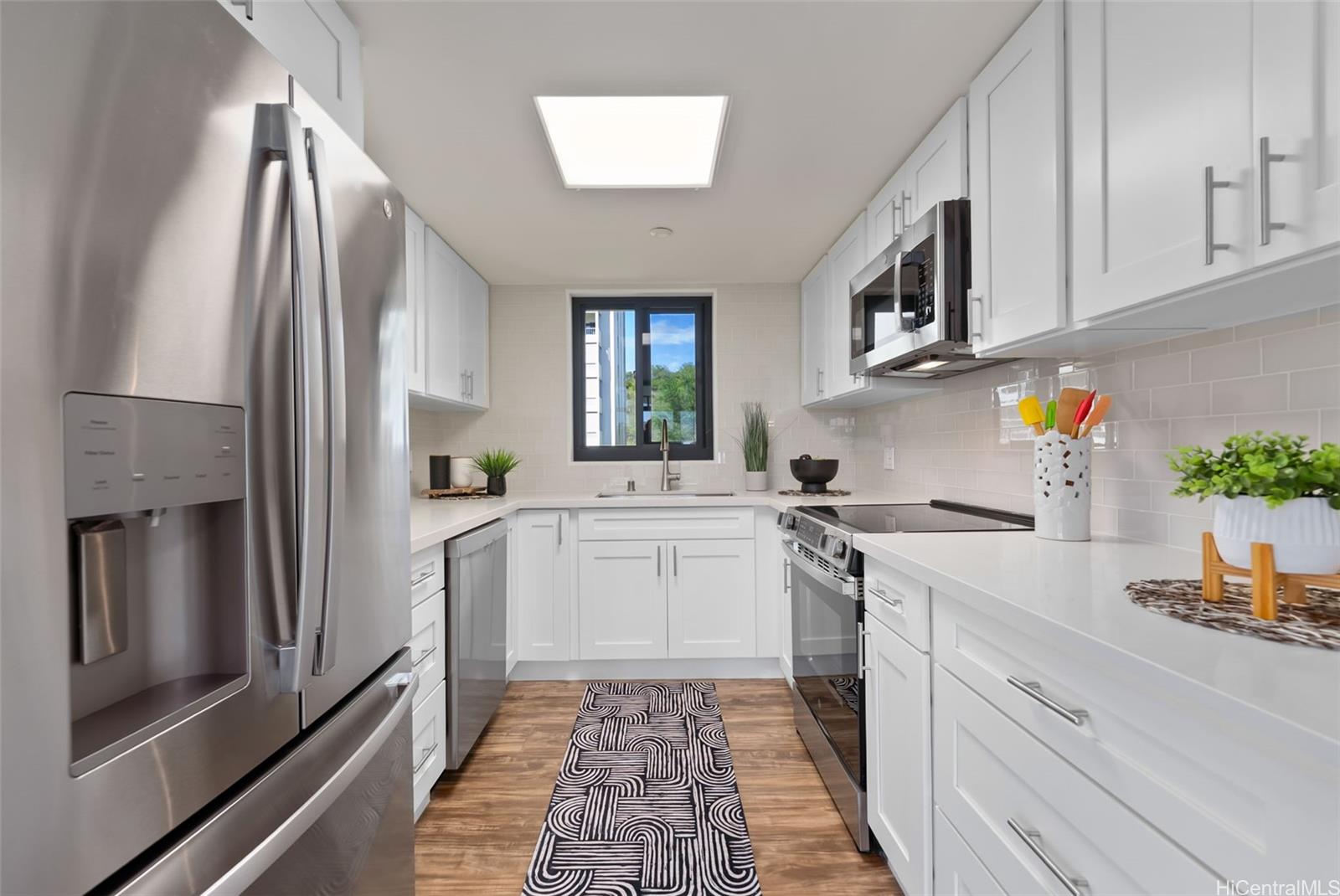 1015 Wilder condo # 903, Honolulu, Hawaii - photo 8 of 25